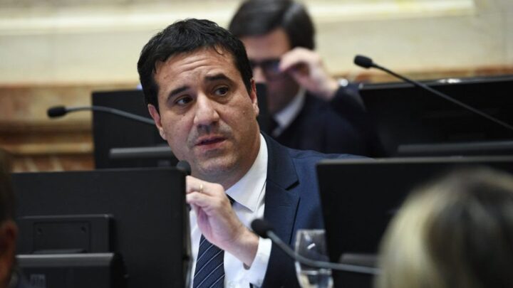 El Senador de Ranchos Maximiliano Abad anunció que vota a favor de la Ley Bases y Villarruel desempata