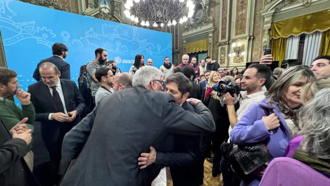 Abrazo y sello propio: Dinapoli define junto a Kicillof proyectos para General Belgrano