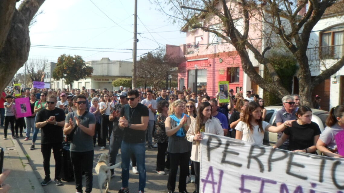 Con un petitorio de 7 puntos dirigido al Intendente se realizó una nueva movilización pidiendo justicia por Marcela Costilch