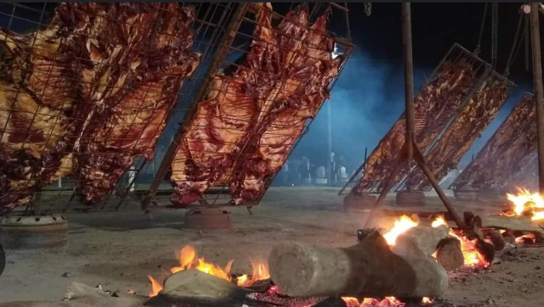 Castelli celebra su aniversario 159° con vaquillonas asadas para todo el pueblo