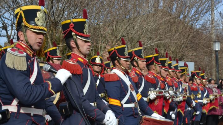 La Fanfarria militar “Alto Perú” del Regimiento de Granaderos a Caballo estuvo en Loma Verde