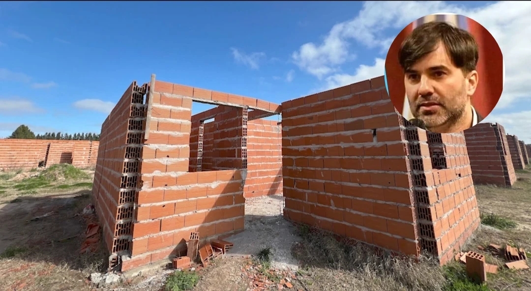 FRANCISCO ECHARREN: “Los sueños no se abandonan”. Se reinició la construcción de 84 viviendas FRANCISCO ECHARREN: “Los sueños no se abandonan”. Se reinició la construcción de 84 viviendas