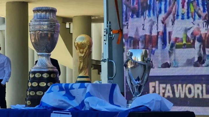 Dolores: con la exhibición de las tres copas de la Selección Argentina, comienza la 25ª edición de la Expo Rural