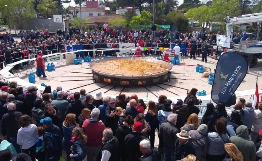 Paella gigante, tradiciones y show de Los Tipitos: llega a Villa Gesell la Fiesta de la Diversidad Cultural