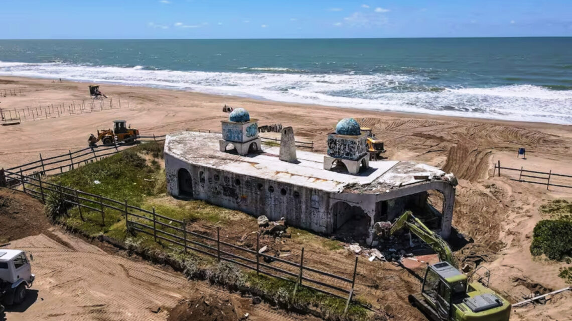 Pinamar: comenzó la demolición del último balneario de hormigón que quedaba Pinamar: comenzó la demolición del último balneario de hormigón que quedaba