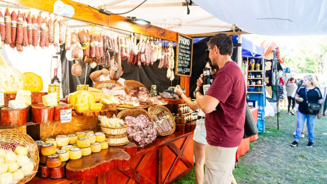 Con notable éxito paso por Las Flores la Feria El Mercader