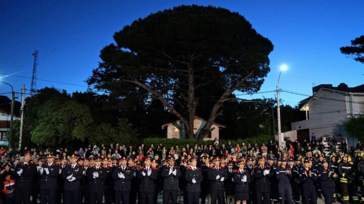 Emotivo acto por el 55° aniversario de los Bomberos Voluntarios de Villa Gesell