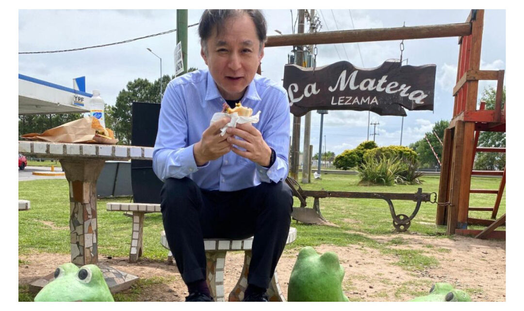 Lezama: el embajador de Japón en Argentina paró a comer un sándwich en la Ruta 2 y quedó fascinado