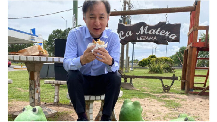 Lezama: el embajador de Japón en Argentina paró a comer un sándwich en la Ruta 2 y quedó fascinado