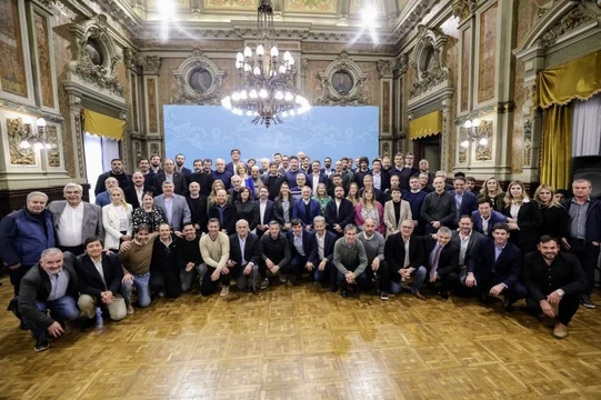 83 Intendentes en duda para 2027: 52 peronistas, 17 UCR, 8 PRO y 3 Vecinalistas 83 Intendentes en duda para 2027: 52 peronistas, 17 UCR, 8 PRO y 3 Vecinalistas