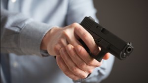 El Gobierno Nacional bajó la edad mínima para portar armas a 18 años