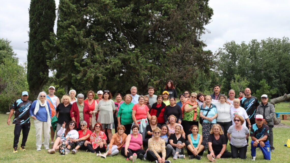 Felíces como chicos: En Castelli los adultos disfrutan de la Colonia de verano