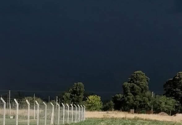 Fuerte lluvia y granizo en Castelli y Sevigne