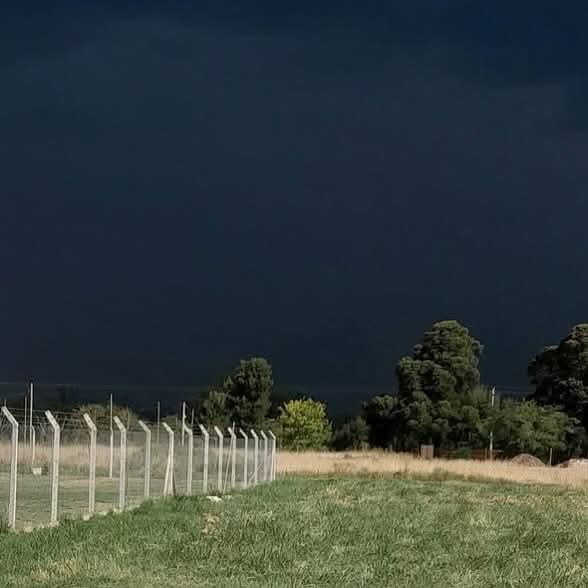 Fuerte lluvia y granizo en Castelli y Sevigne Fuerte lluvia y granizo en Castelli y Sevigne
