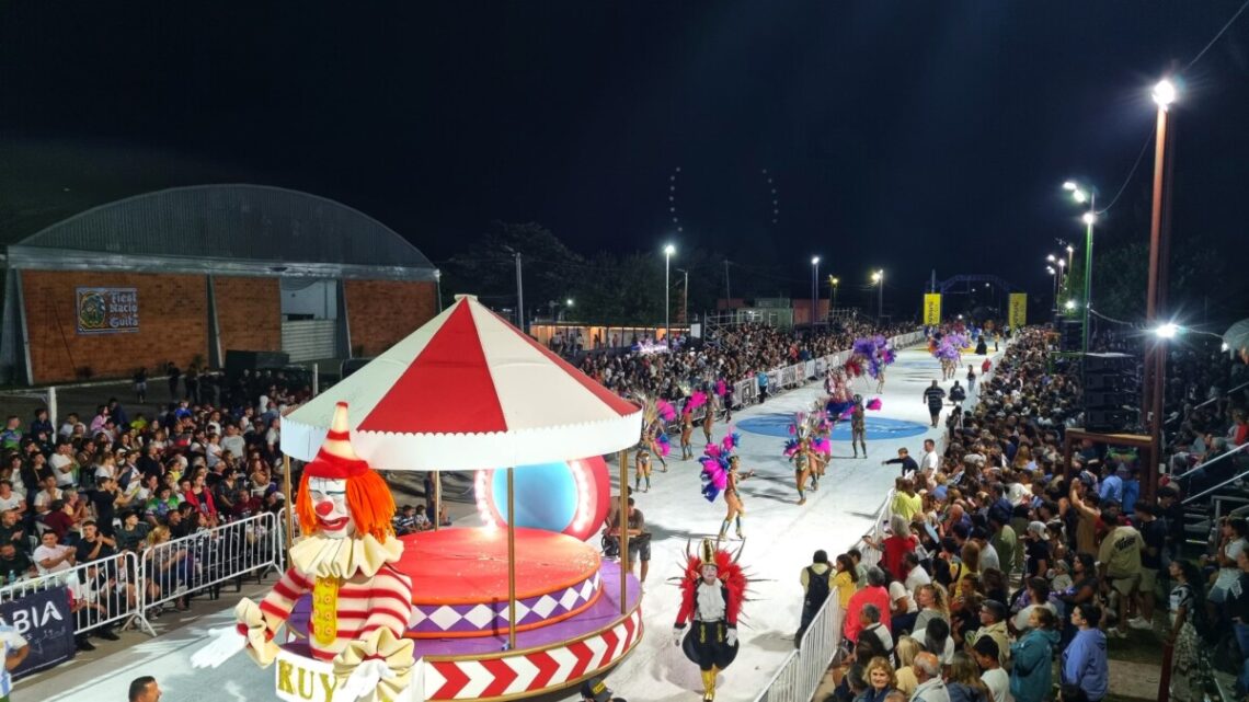 DOLORES: Más de 8 mil personas coparon la primera noche del Carnaval del Sol
