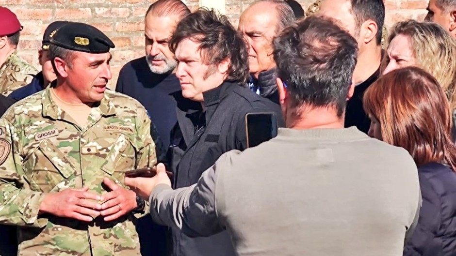 Javier Milei está en Bahía Blanca para monitorear la asistencia a las víctimas de la tragedia