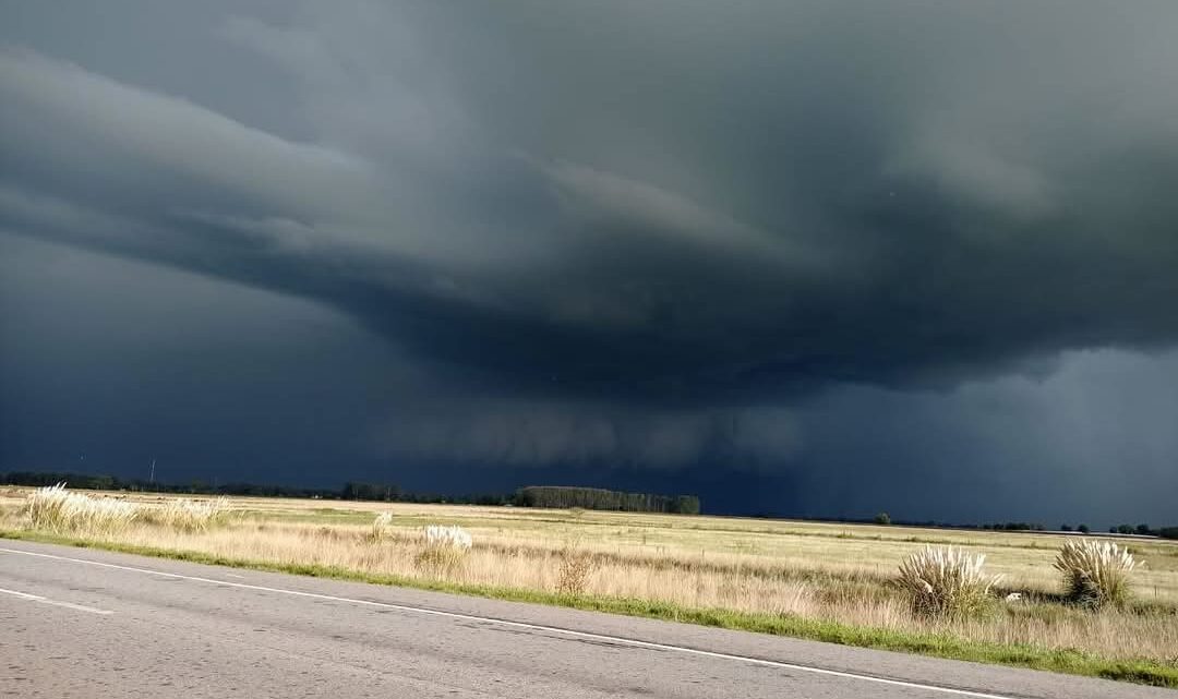 El Clima: tormenta y granizo en Castelli El Clima: tormenta y granizo en Castelli