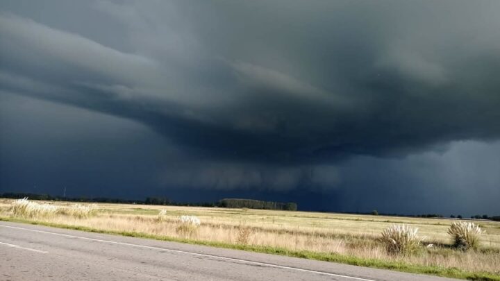 El Clima: tormenta y granizo en Castelli