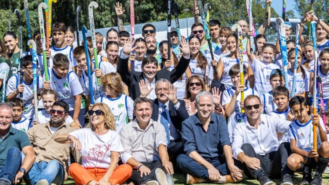 Las Flores dio un paso fundamental en lo deportivo: inauguró la nueva cancha de hockey Las Flores dio un paso fundamental en lo deportivo: inauguró la nueva cancha de hockey