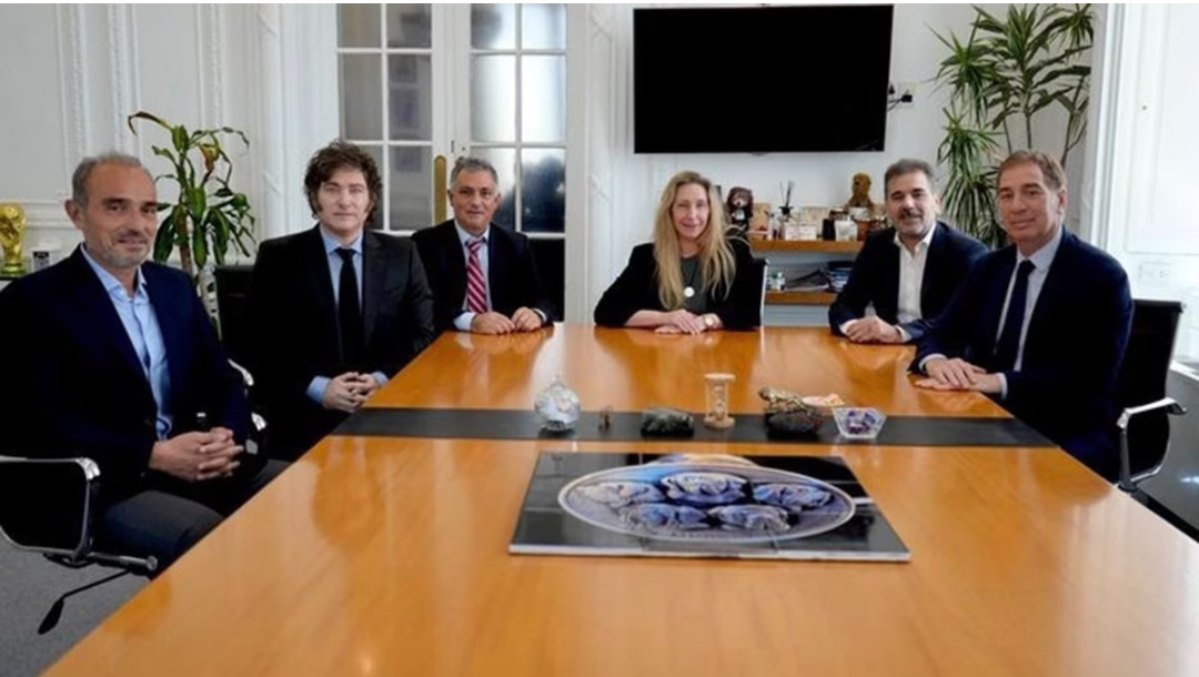 ¿Alianza confirmada? La foto de Javier Milei junto a Diego Santilli y Cristian Ritondo