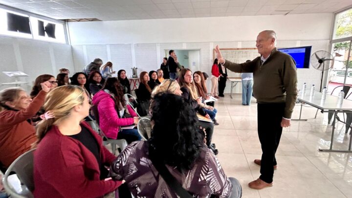 La Municipalidad de La Costa avanza en la optimización del sistema de salud: Jornada de capacitación sobre recupero de costos