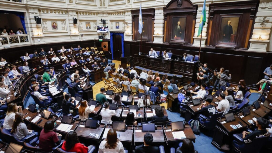 Comenzó la inscripción al Parlamento Juvenil Bonaerense Comenzó la inscripción al Parlamento Juvenil Bonaerense