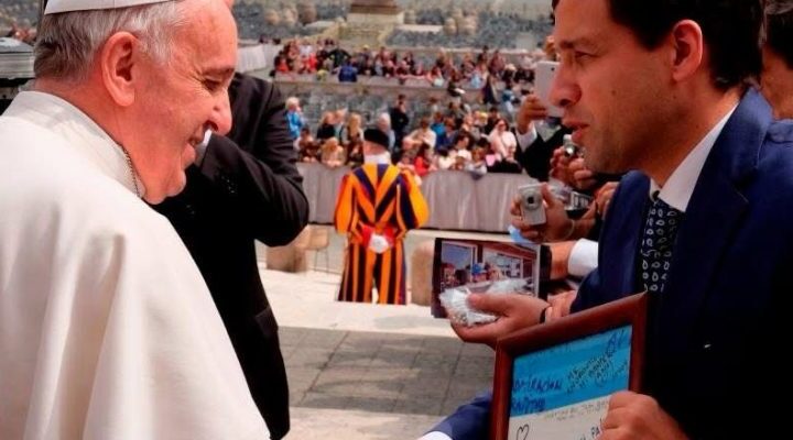 A 11 años del homenaje que llegó al Vaticano, el arte costero vuelve a conmover al mundo