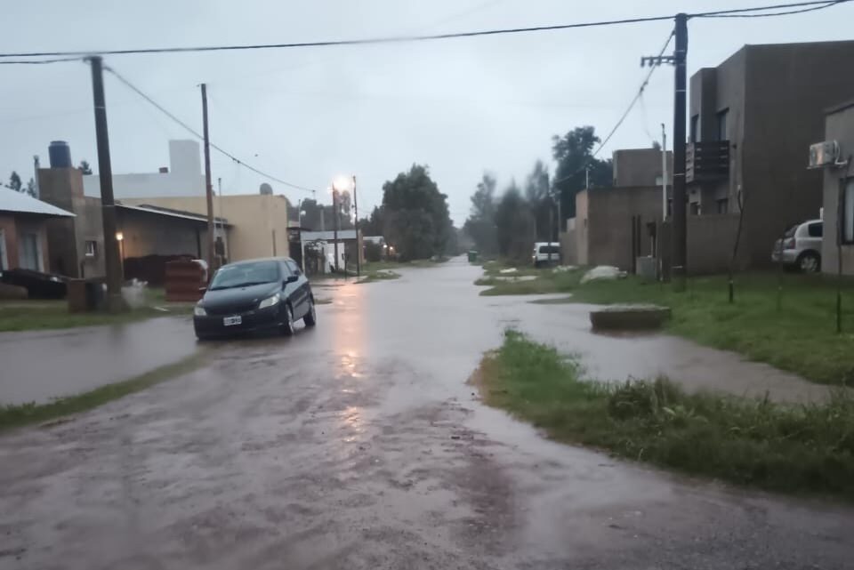 Barrios de Monte afectados por lluvias: vecinos juntan firmas y denuncian abandono Barrios de Monte afectados por lluvias: vecinos juntan firmas y denuncian abandono