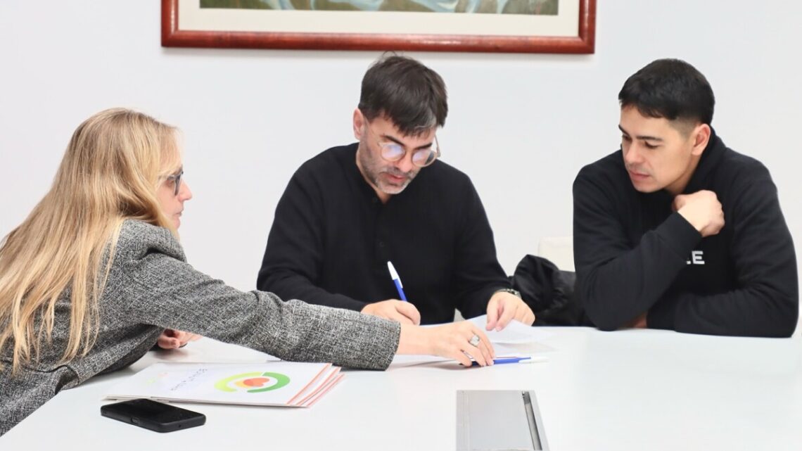 Cinco familias dan el primer paso hacia su casa propia en Castelli