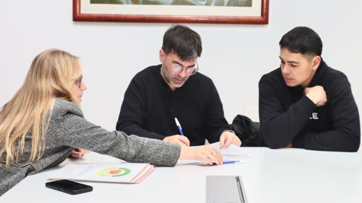 Cinco familias dan el primer paso hacia su casa propia en Castelli