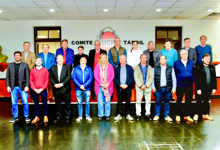 Preocupados por la caída de ingresos federales Intendentes Radicales se reunieron en Tandil Preocupados por la caída de ingresos federales Intendentes Radicales se reunieron en Tandil