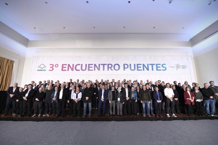 Kicillof: “Mi mejor respuesta a los insultos del Presidente es seguir trabajando para defender a todos los sectores que sufren sus políticas” Kicillof: “Mi mejor respuesta a los insultos del Presidente es seguir trabajando para defender a todos los sectores que sufren sus políticas”
