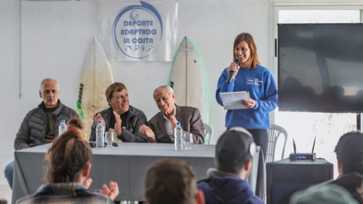 Frente al recorte y la invisibilización, La Costa levanta la bandera de la inclusión con el primer campus de surf adaptado