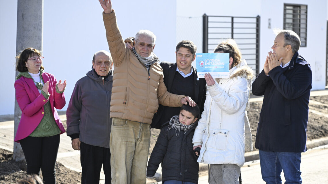 Kicillof y Magario entregaron 110 viviendas a familias de Berazategui Kicillof y Magario entregaron 110 viviendas a familias de Berazategui