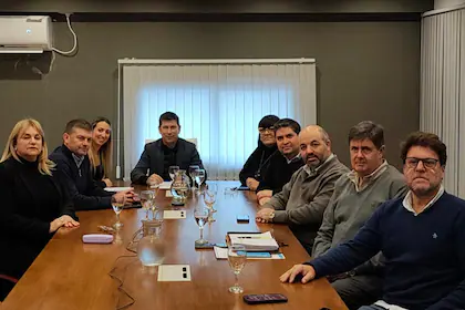 El fin de JxC: Los radicales de provincia de Buenos Aires rechazan la alianza violeta y buscan liderar la tercera vía El fin de JxC: Los radicales de provincia de Buenos Aires rechazan la alianza violeta y buscan liderar la tercera vía