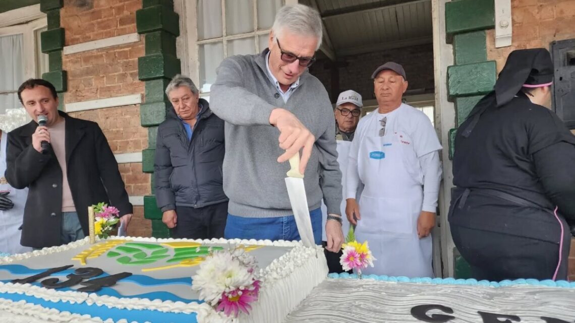 Primer corte, primer acto: el día del pueblo, una pasarela política previa a las elecciones