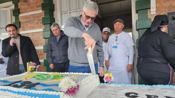 Primer corte, primer acto: el día del pueblo, una pasarela política previa a las elecciones