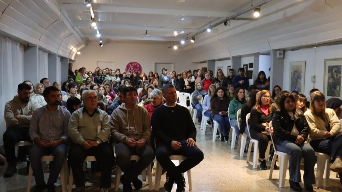 Mejoras habitacionales para casi 200 docentes y auxiliares impulsan el comercio de Pila