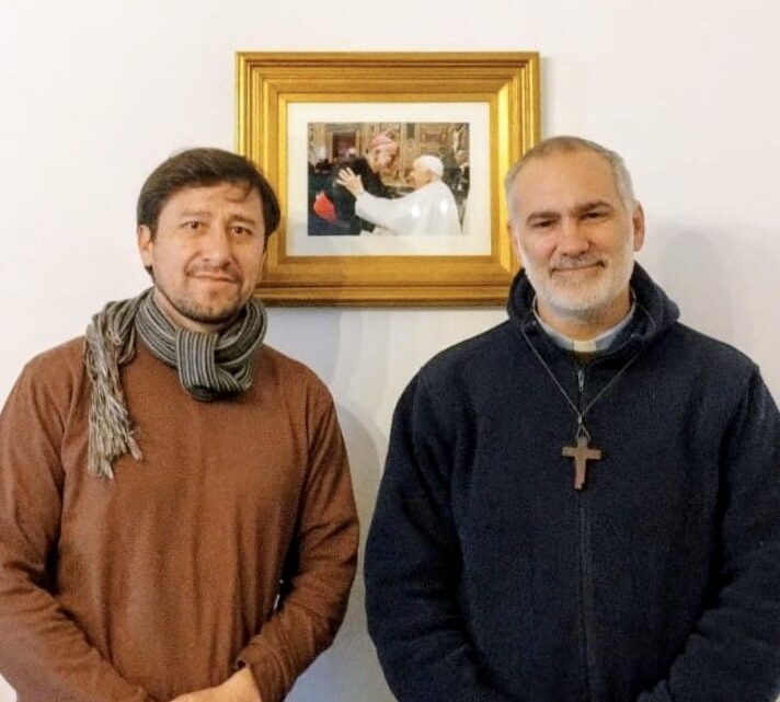Ariel Valcarlos llevó la voz de la familia al Obispo Liébana en un encuentro cargado de esperanza Ariel Valcarlos llevó la voz de la familia al Obispo Liébana en un encuentro cargado de esperanza