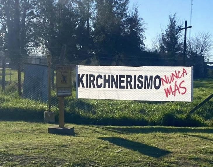Provocación en Castelli: usan el “Nunca Más” a metros de una calle que homenajea a un desaparecido Provocación en Castelli: usan el “Nunca Más” a metros de una calle que homenajea a un desaparecido
