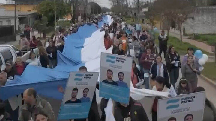 Una caravana de alegría inundó las calles de Dolores