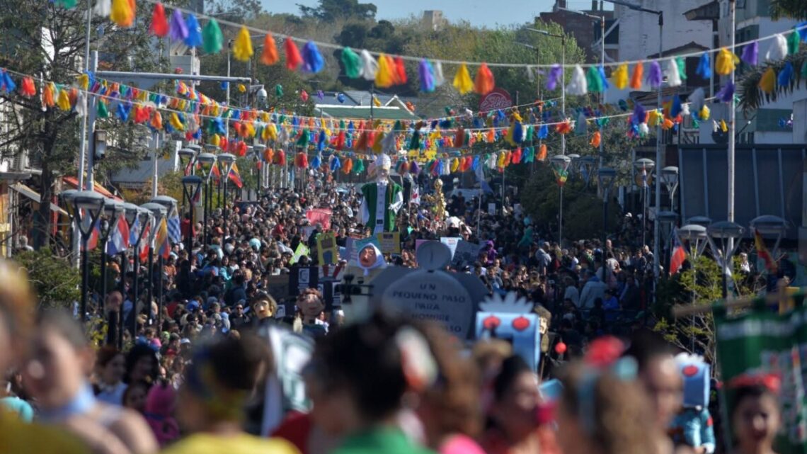 Feriado largo asegurado y Fiesta Nacional de la Diversidad Cultural en marcha Feriado largo asegurado y Fiesta Nacional de la Diversidad Cultural en marcha