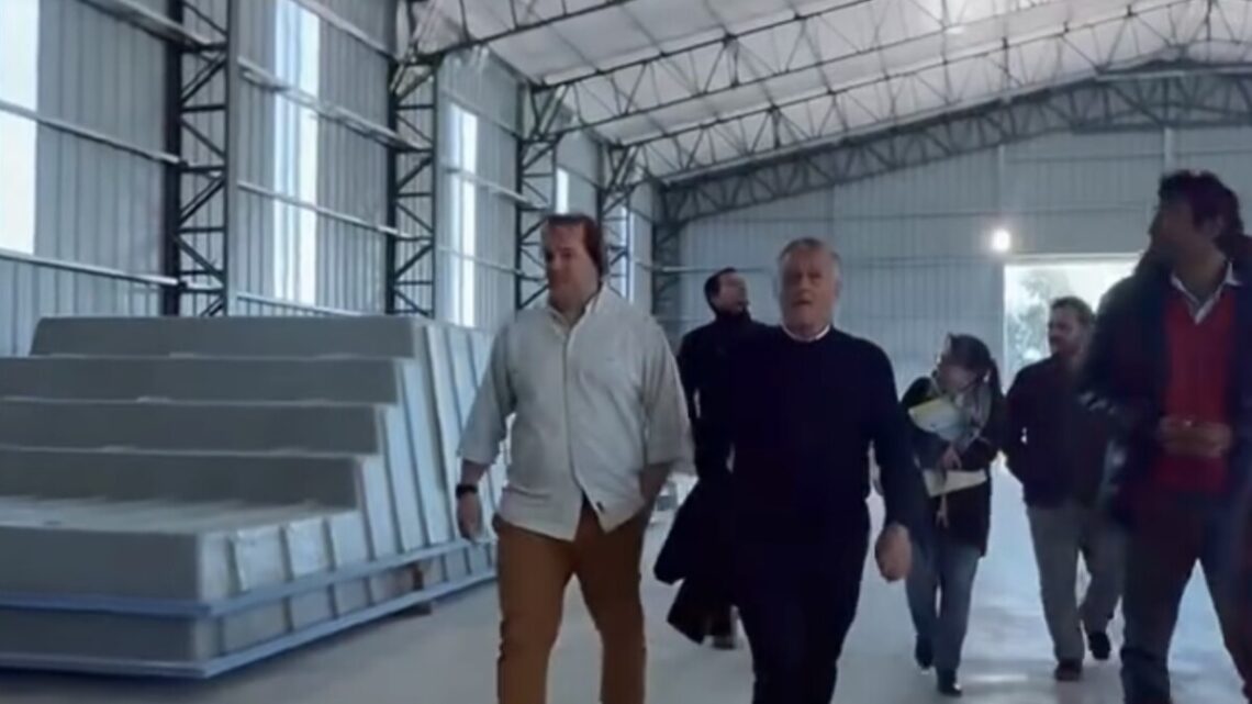 Nueva empresa en Las Flores: fabricará 2.500 piletas para todo el país Nueva empresa en Las Flores: fabricará 2.500 piletas para todo el país