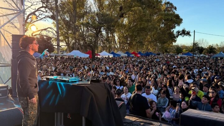 CASTELLI: Una multitud celebró los 160 años de la ciudad