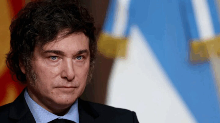 Encuesta: imagen negativa de Milei asciende al 60% y perdería por 6 puntos en octubre