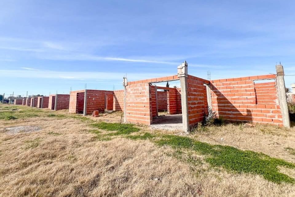 CASTELLI: Tras una estafa, el municipio recupera 28 techos de un barrio de viviendas CASTELLI: Tras una estafa, el municipio recupera 28 techos de un barrio de viviendas
