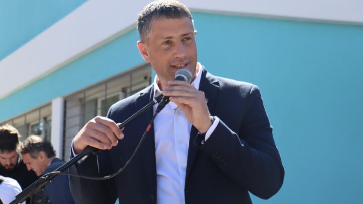 La contracara de Milei: Walker no ajusta y otorga un bono a municipales y cooperativistas