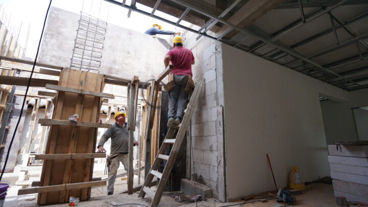 Villa Gesell: Avanzan las obras de modernización en el hospital Arturo Illia