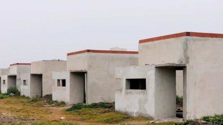 Con apoyo provincial, Castelli avanza en dos barrios de vivienda