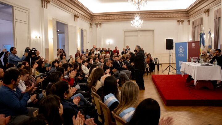 Dolores celebró la presentación del libro “Abel Fleury, el poeta de la guitarra”
